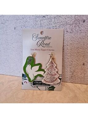 Moda -Sweetfire Road - Sew Merry Christmas - Zipper Pulls  SFR143, Tree and Dove